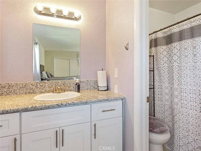 full bathroom featuring vanity, curtained shower, and toilet