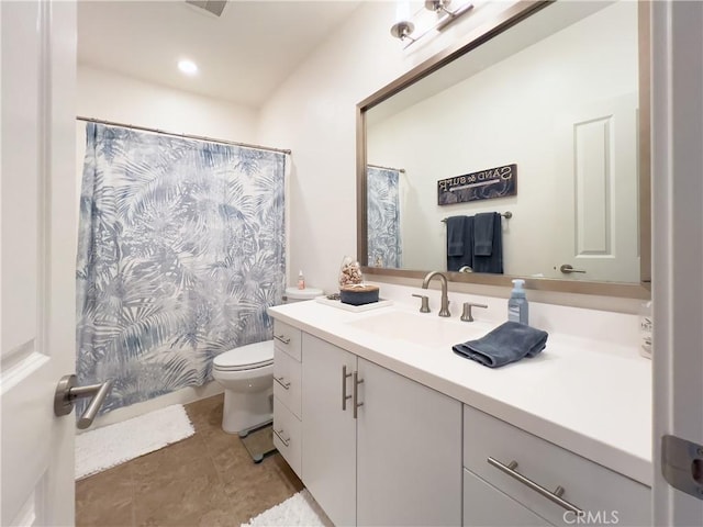 bathroom with recessed lighting, curtained shower, toilet, and vanity