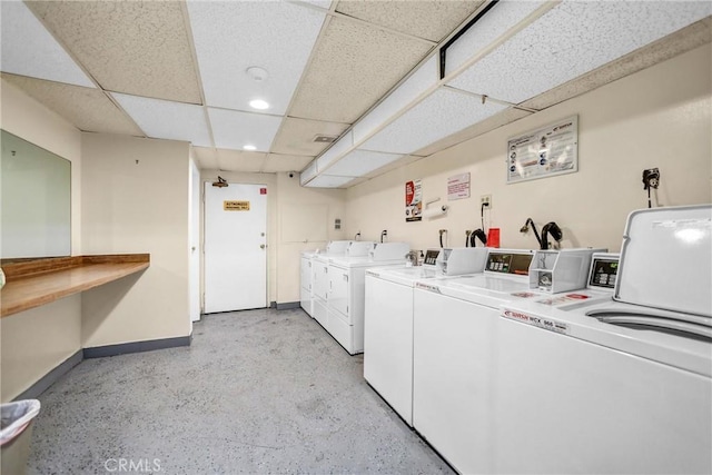 common laundry area featuring recessed lighting, baseboards, and independent washer and dryer