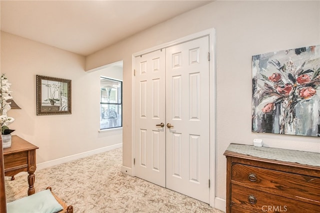 sitting room with baseboards