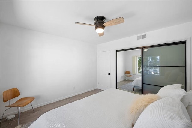 bedroom featuring a ceiling fan, visible vents, baseboards, and a closet