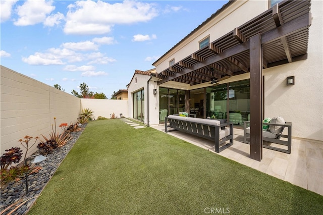 view of yard with an outdoor living space, a fenced backyard, a patio area, a pergola, and a ceiling fan