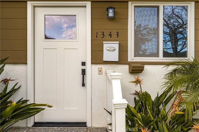 entrance to property with stucco siding