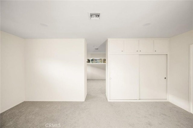 empty room featuring visible vents and carpet floors