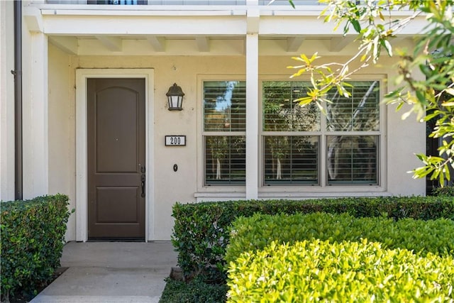 property entrance featuring stucco siding