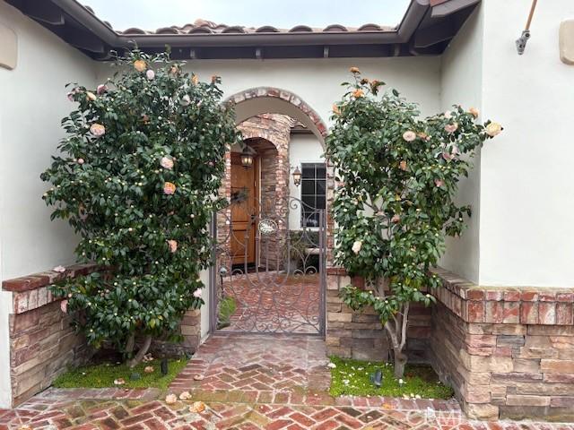 entrance to property with stucco siding