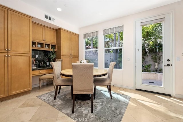 dining area featuring light tile patterned floors, visible vents, recessed lighting, and baseboards