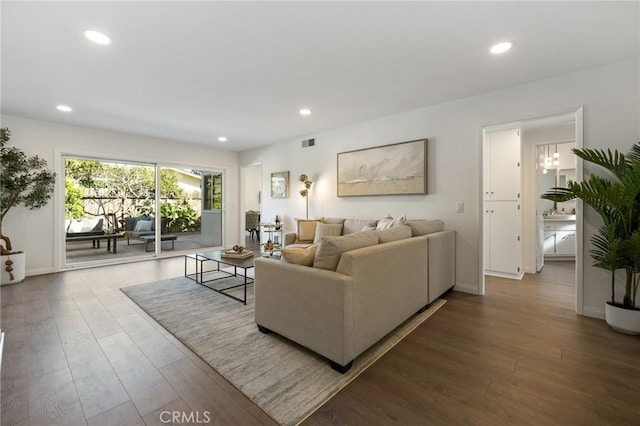 living room featuring recessed lighting, visible vents, baseboards, and wood finished floors