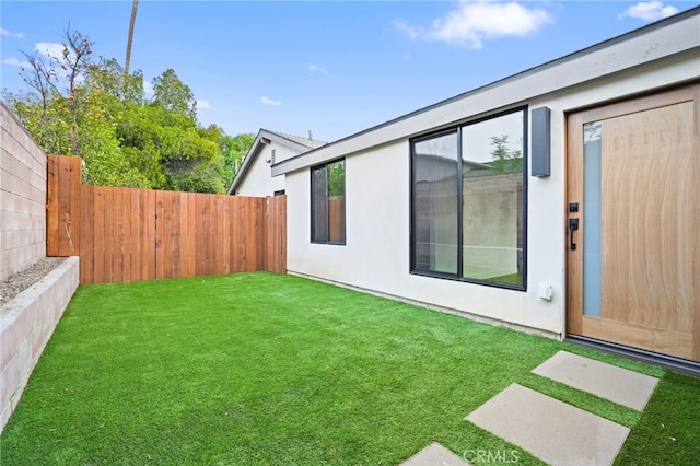 view of yard featuring a fenced backyard