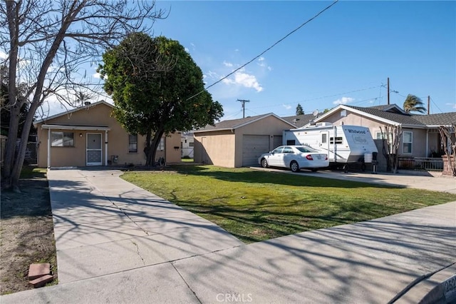 view of front of home with stucco siding, a garage, and a front yard