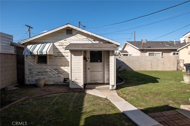 exterior space with a front lawn and fence