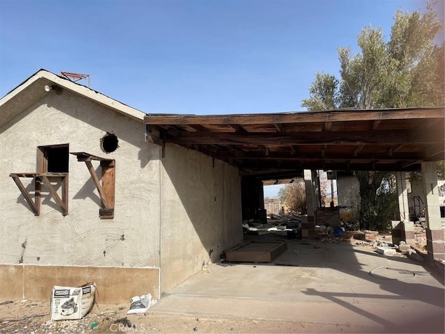 exterior space featuring a carport