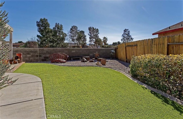 view of yard featuring a fenced backyard