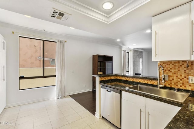 kitchen featuring visible vents, a sink, stainless steel dishwasher, backsplash, and crown molding