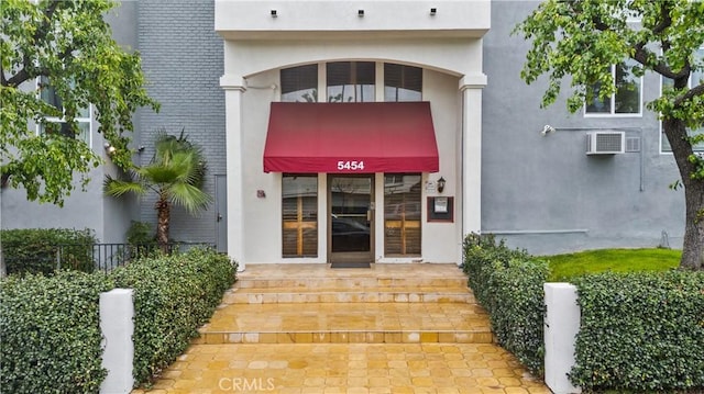 property entrance featuring stucco siding