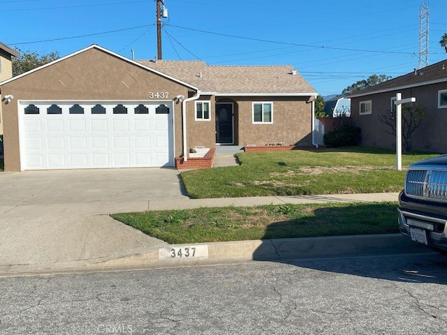 view of front of house featuring stucco siding, driveway, a front lawn, an attached garage, and a shingled roof