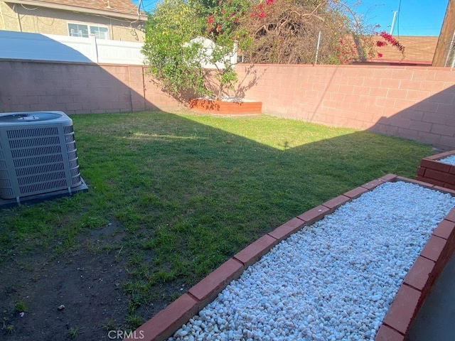 view of yard featuring cooling unit and fence private yard