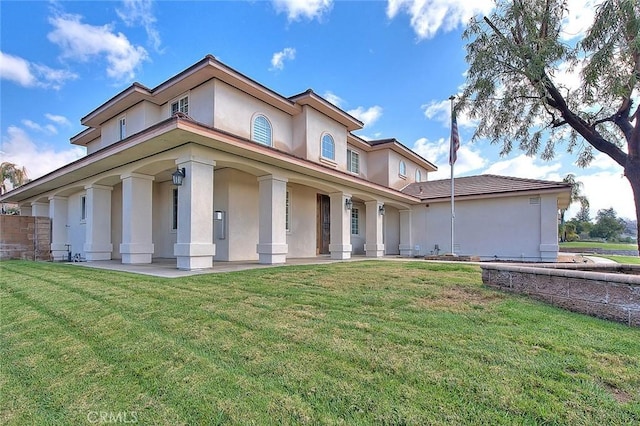 view of front facade featuring stucco siding and a front yard