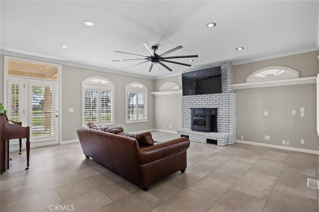 living room featuring crown molding, recessed lighting, baseboards, and ceiling fan