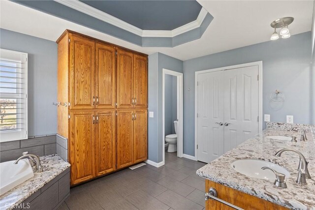 full bath featuring a sink, toilet, double vanity, and crown molding