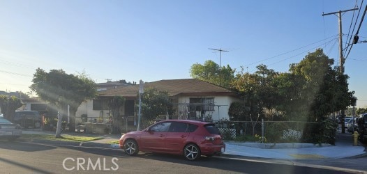 view of front of property featuring fence