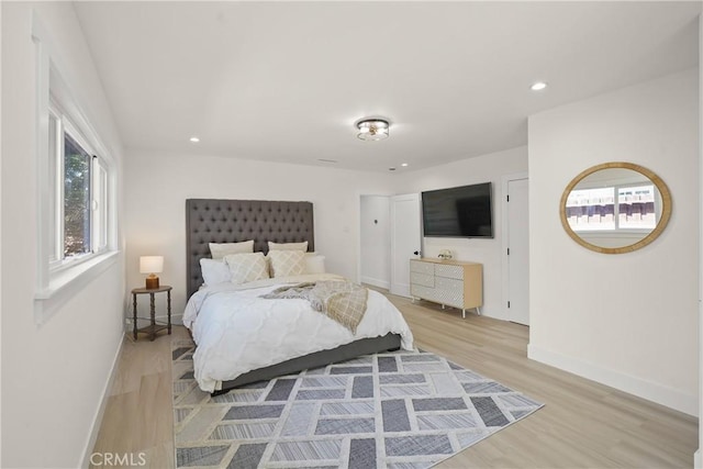 bedroom featuring light wood finished floors, recessed lighting, and baseboards