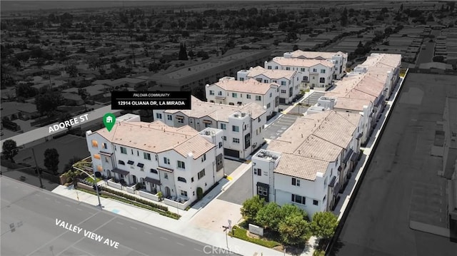 birds eye view of property featuring a residential view