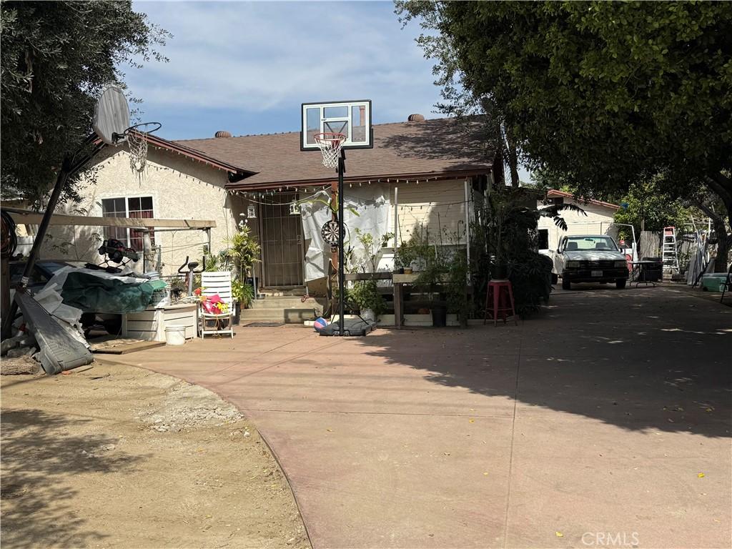 view of front of house with stucco siding