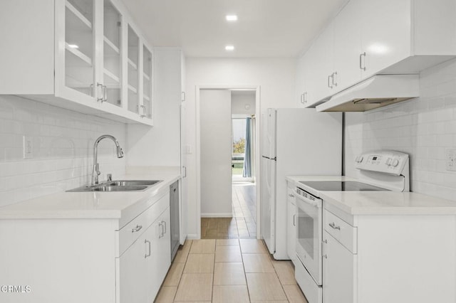 kitchen with white electric stove, a sink, light countertops, under cabinet range hood, and stainless steel dishwasher