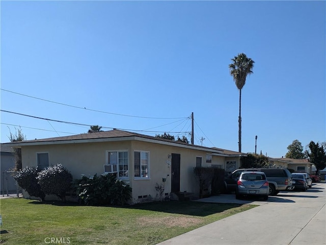 single story home with a front yard, crawl space, and stucco siding