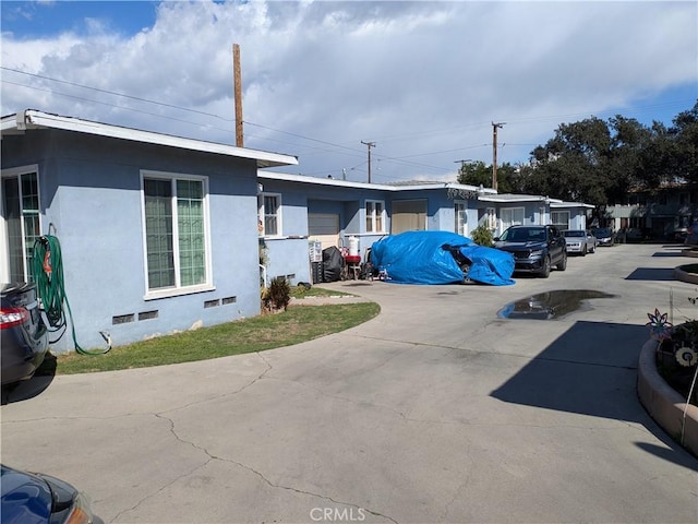 view of front facade with crawl space and stucco siding