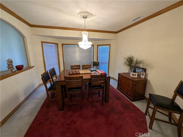 dining area featuring baseboards, carpet, visible vents, and ornamental molding