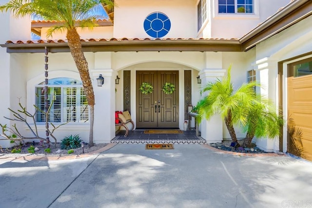 view of exterior entry with stucco siding