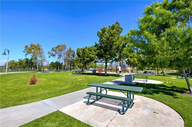 view of property's community featuring a yard