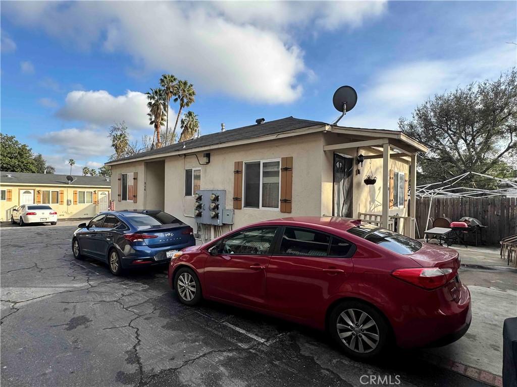 view of front of property with stucco siding and fence