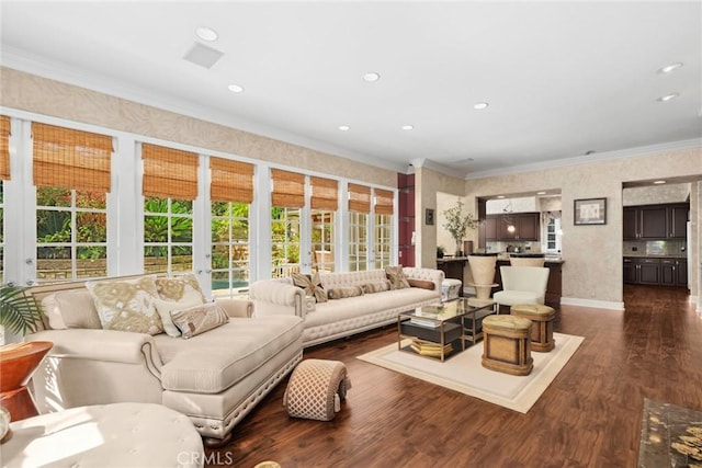 living area with dark wood-style floors, recessed lighting, crown molding, and baseboards