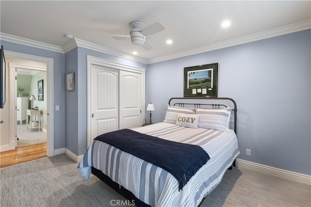 bedroom featuring baseboards, ornamental molding, carpet flooring, recessed lighting, and a closet