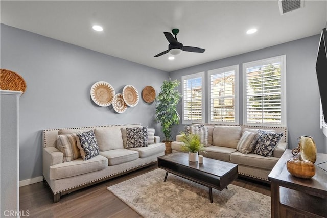 living room featuring wood finished floors, baseboards, visible vents, recessed lighting, and ceiling fan