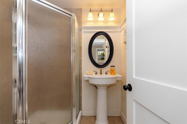 full bathroom featuring a shower stall and a sink