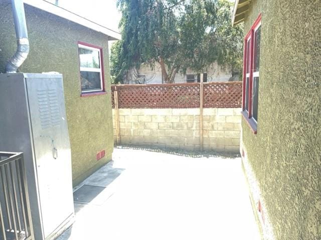 10807 Compton Ave, Los Angeles, CA 90059 - view of patio featuring mail area
