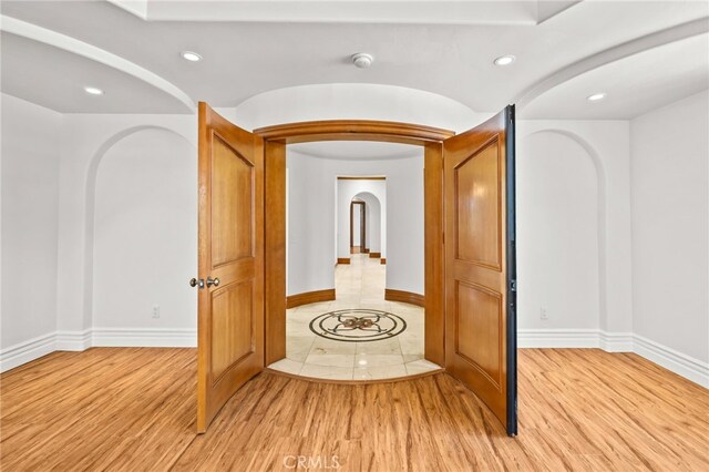 805 E Chase Dr, Corona, CA 92881 - corridor featuring baseboards, arched walkways, recessed lighting, and light wood-type flooring