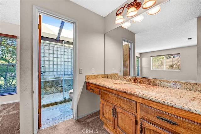 full bathroom featuring toilet, a chandelier, vanity, and a textured ceiling