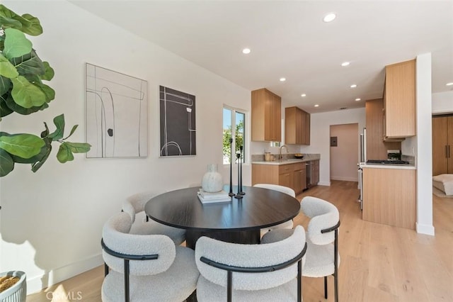 dining area featuring recessed lighting, light wood-type flooring, and baseboards