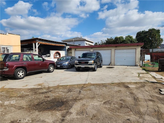 view of front of house featuring an outdoor structure and a garage