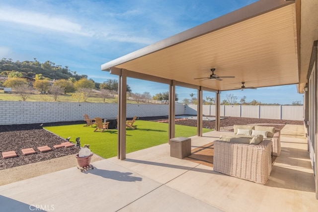 view of patio featuring an outdoor living space, a fenced backyard, and ceiling fan