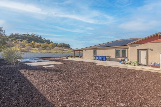 view of yard featuring a patio area