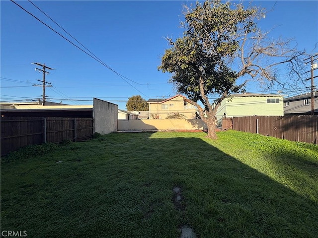 view of yard featuring a fenced backyard