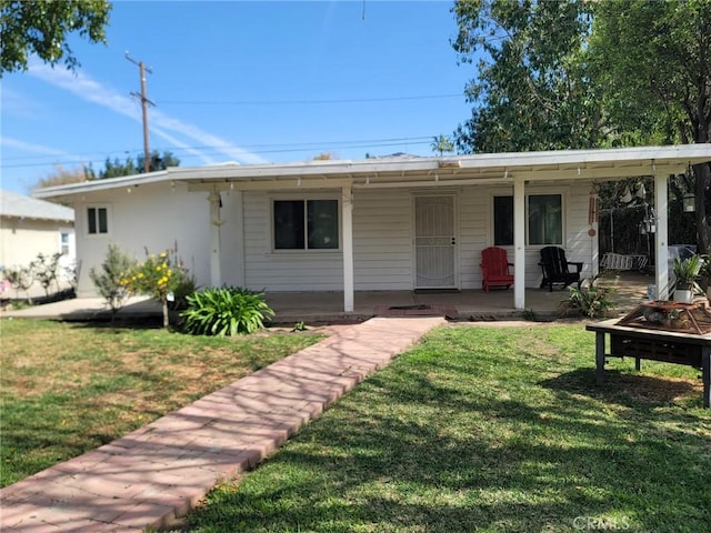 ranch-style house with covered porch and a front yard