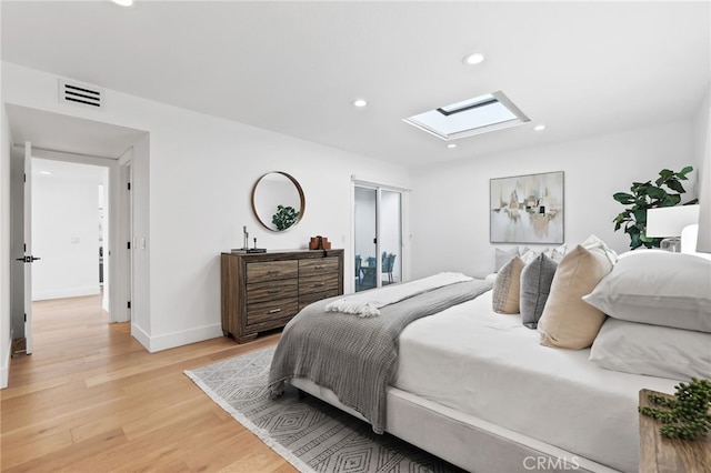 bedroom with visible vents, recessed lighting, light wood-style floors, a skylight, and baseboards