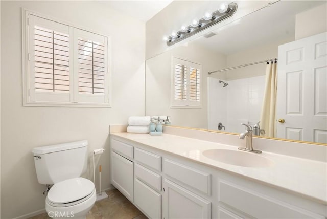 full bathroom with tile patterned floors, toilet, curtained shower, baseboards, and vanity